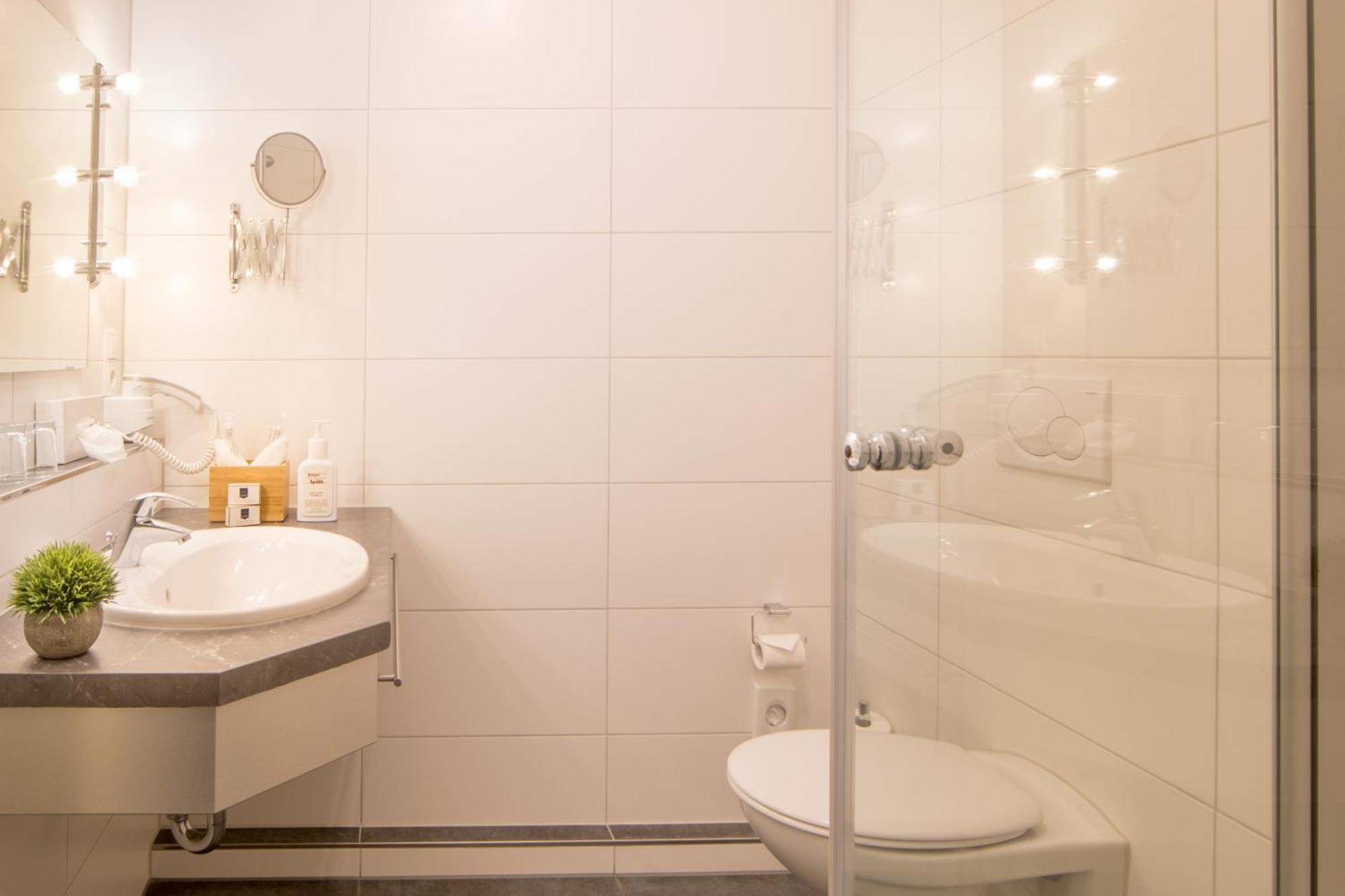 Hotel Am Kurpark Spaeth Бад Виндсхайм Екстериор снимка