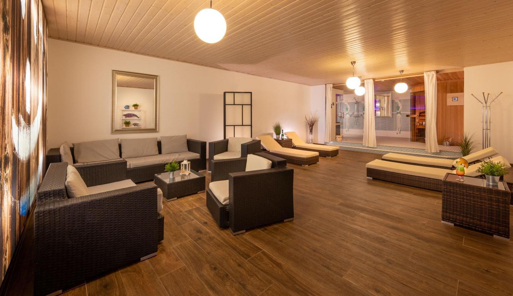 Hotel Am Kurpark Spaeth Бад Виндсхайм Екстериор снимка